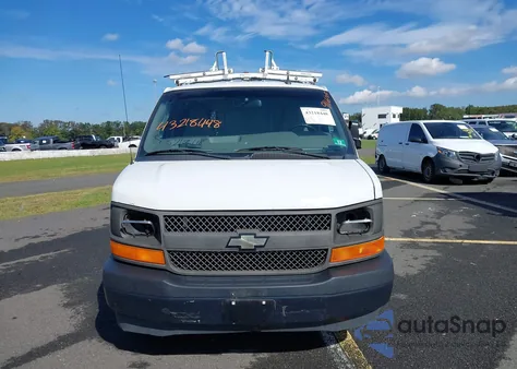 2017 Chevrolet Express 2500 Work Van z USA, uszkodzony, nr VIN 1GCWGAFFXH1277638